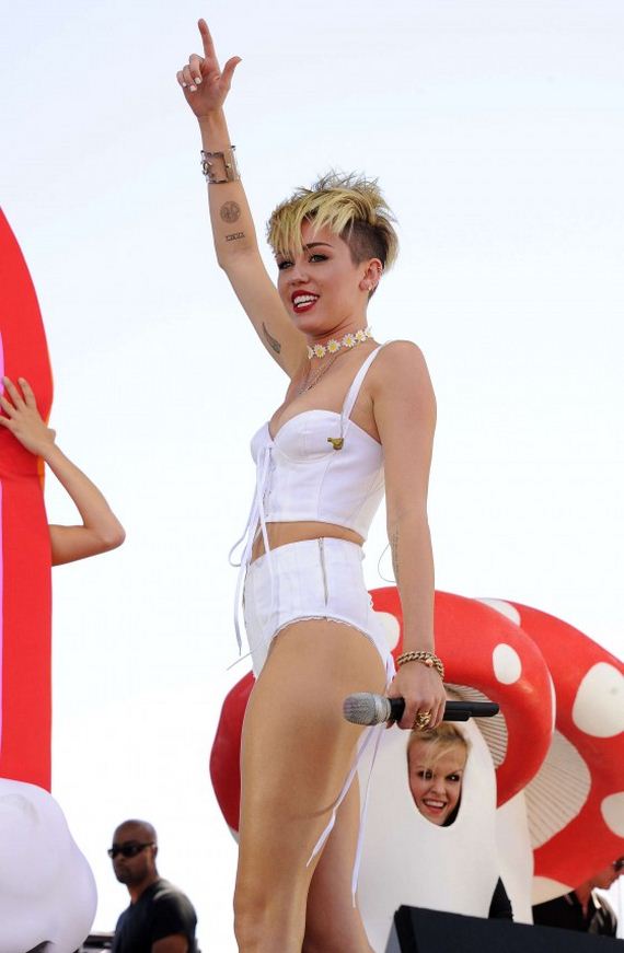 Miley-Cyrus-Photos -iHeartRadio